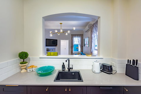 Heritage Townhouse Near Harbour Bridge - Accommodation Rockhampton 13