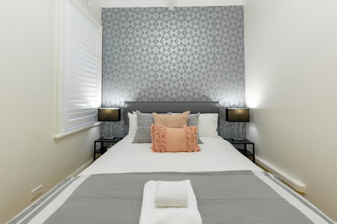 Heritage Townhouse Near Harbour Bridge - Accommodation Rockhampton 11