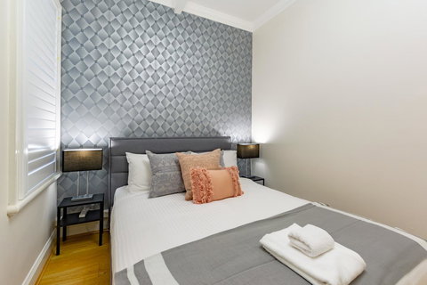 Heritage Townhouse Near Harbour Bridge - Accommodation Rockhampton 27