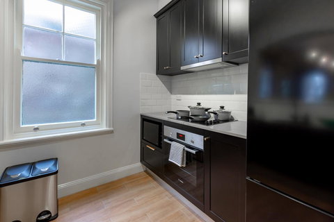 Heritage Townhouse Near Harbour Bridge - Accommodation Rockhampton 21