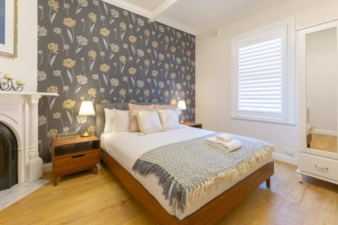 Heritage Townhouse Near Harbour Bridge - Accommodation Rockhampton 36