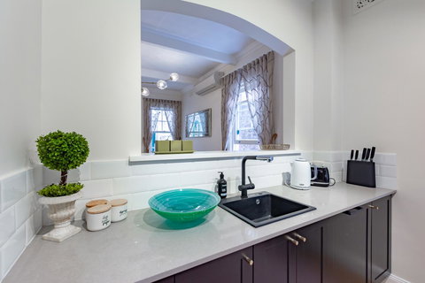 Heritage Townhouse Near Harbour Bridge - Accommodation Rockhampton 35