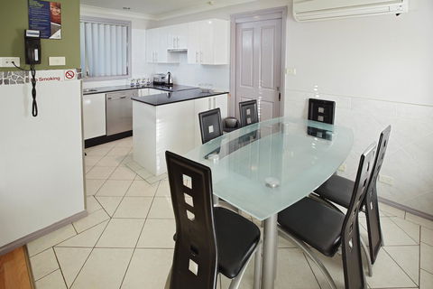 Jesmond Executive Villas - Accommodation Rockhampton 35