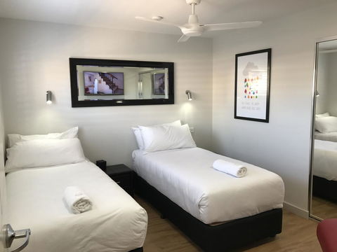 Jesmond Executive Villas - Accommodation Rockhampton 2