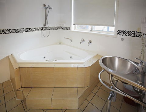 Jesmond Executive Villas - Accommodation Rockhampton 30