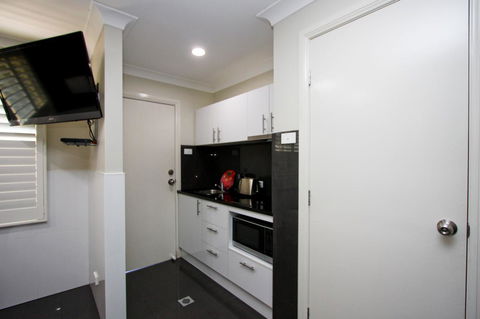 Jesmond Executive Villas - Accommodation Rockhampton 39