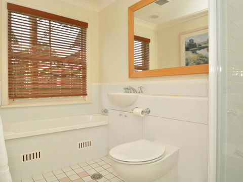 Villa Executive 2br Cypress DS Located Within Cypress Lakes Resort - Accommodation Rockhampton 12