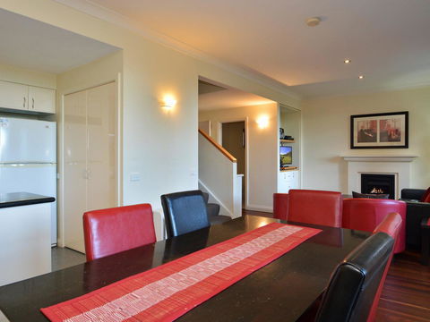 Villa Executive 2br Cypress DS Located Within Cypress Lakes Resort - Accommodation Rockhampton 5
