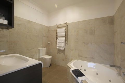 Romanz In The Valley (Luxury B&B) - Accommodation Rockhampton 4