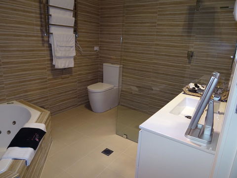 Romanz In The Valley (Luxury B&B) - Accommodation Rockhampton 9