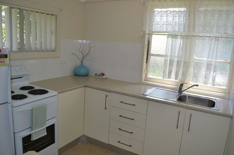 Sundial Holiday Units - Accommodation Rockhampton 18