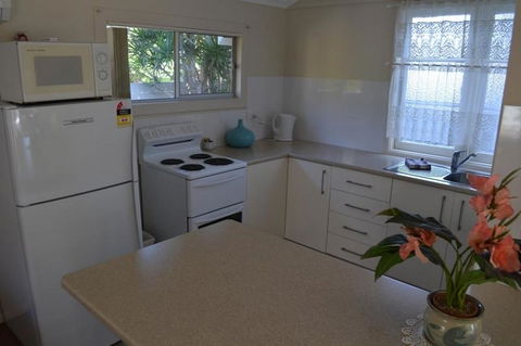 Sundial Holiday Units - Accommodation Rockhampton 4