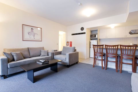 Lantern 1 Bedroom Balcony With Panoramic View - Accommodation Rockhampton 27
