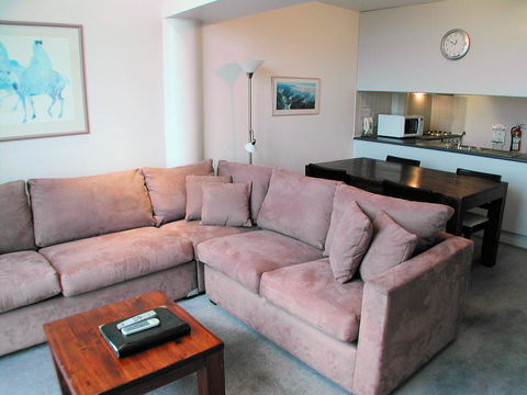 Lantern 1 Bedroom Balcony With Panoramic View - Accommodation Rockhampton 20