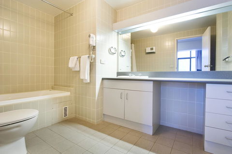 Lantern 1 Bedroom Balcony With Panoramic View - Accommodation Rockhampton 12