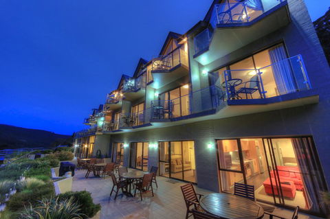 Lantern 1 Bedroom Balcony With Panoramic View - Accommodation Rockhampton 0