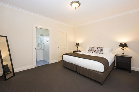 Colonial Court Villas - Accommodation Rockhampton 14