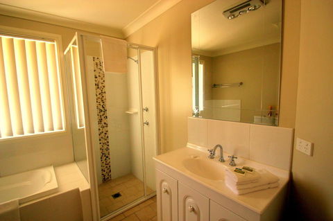 Colonial Court Villas - Accommodation Rockhampton 29