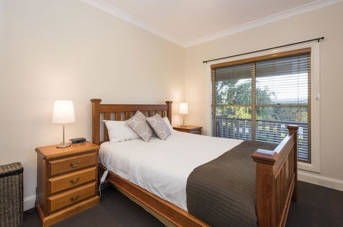 Colonial Court Villas - Accommodation Rockhampton 12
