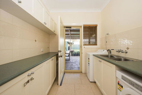 Colonial Court Villas - Accommodation Rockhampton 7