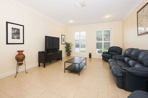 Colonial Court Villas - Accommodation Rockhampton 8