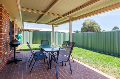 Colonial Court Villas - Accommodation Rockhampton 0