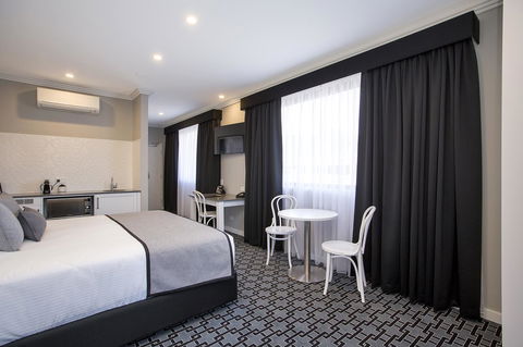 CH Boutique Hotel & Apartments, Ascend Hotel Collection - Accommodation Rockhampton 3