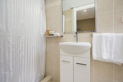 CH Boutique Hotel & Apartments, Ascend Hotel Collection - Accommodation Rockhampton 36