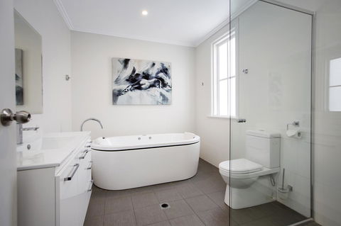 CH Boutique Hotel & Apartments, Ascend Hotel Collection - Accommodation Rockhampton 20