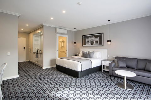 CH Boutique Hotel & Apartments, Ascend Hotel Collection - Accommodation Rockhampton 0