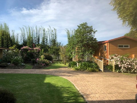 Little Gem - Accommodation Rockhampton 0