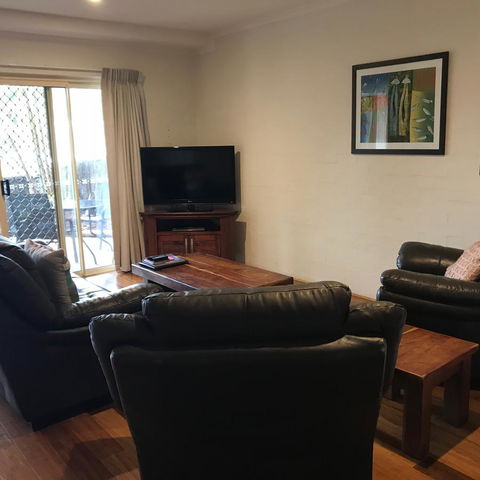 Mariner Bay Apartments - Accommodation Rockhampton 8