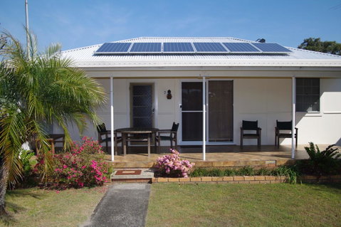 Fleur Cottage, 7 Willow Street - Accommodation Rockhampton 4