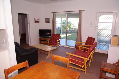 Fleur Cottage, 7 Willow Street - Accommodation Rockhampton 0