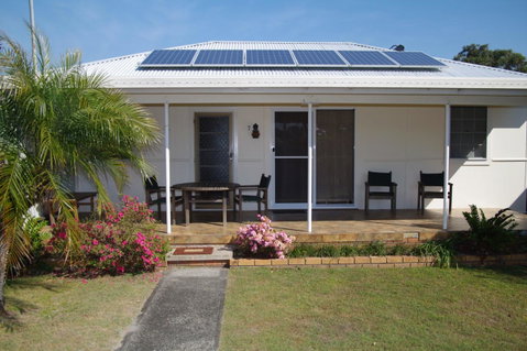 Fleur Cottage, 7 Willow Street - Accommodation Rockhampton 1
