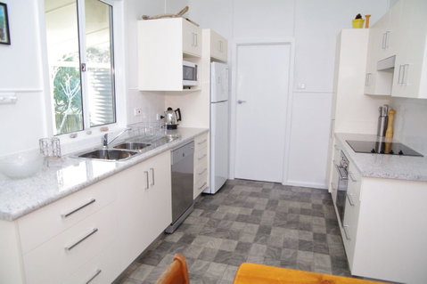 Fleur Cottage, 7 Willow Street - Accommodation Rockhampton 3