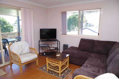 Bellhaven 2, 17 Willow Street - Accommodation Rockhampton 1