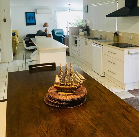 Yigala House - Accommodation Rockhampton 11