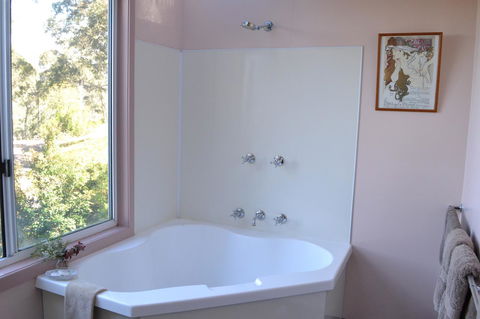 Bundle Hill Cottages - Accommodation Rockhampton 26