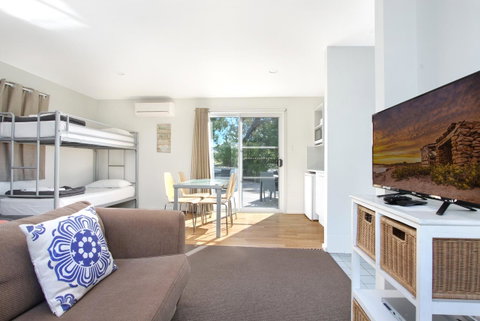 Huskisson Holiday Motel Cabins - Accommodation Rockhampton 1