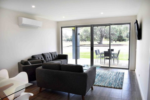 Comfort Suites Clubarham Golf Resort - Accommodation Rockhampton 14