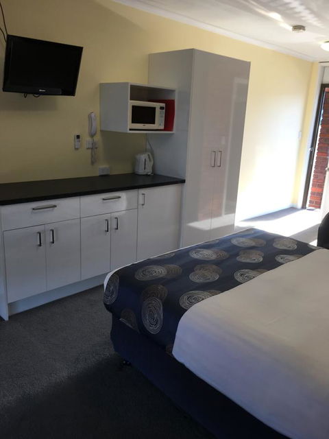 Pelican Motor Inn - Accommodation Rockhampton 1