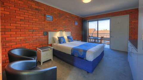 Pelican Motor Inn - Accommodation Rockhampton 2