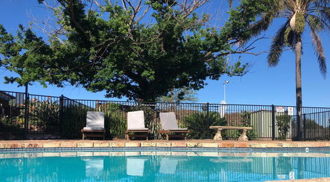 Hunter Oasis - Accommodation Rockhampton 0