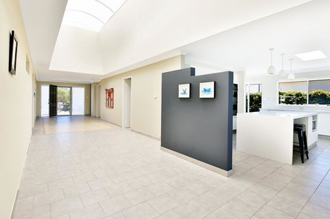 Neptune I Absolute Beachfront I Stunning Views - Accommodation Rockhampton 24