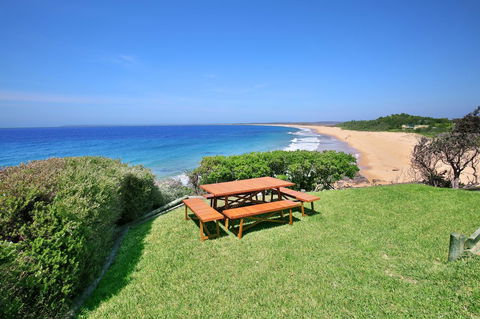 Neptune I Absolute Beachfront I Stunning Views - Accommodation Rockhampton 32