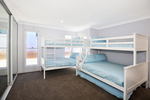Neptune I Absolute Beachfront I Stunning Views - Accommodation Rockhampton 17