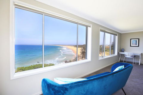 Neptune I Absolute Beachfront I Stunning Views - Accommodation Rockhampton 13