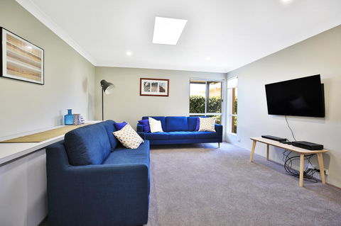 Neptune I Absolute Beachfront I Stunning Views - Accommodation Rockhampton 7
