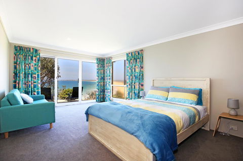 Neptune I Absolute Beachfront I Stunning Views - Accommodation Rockhampton 16